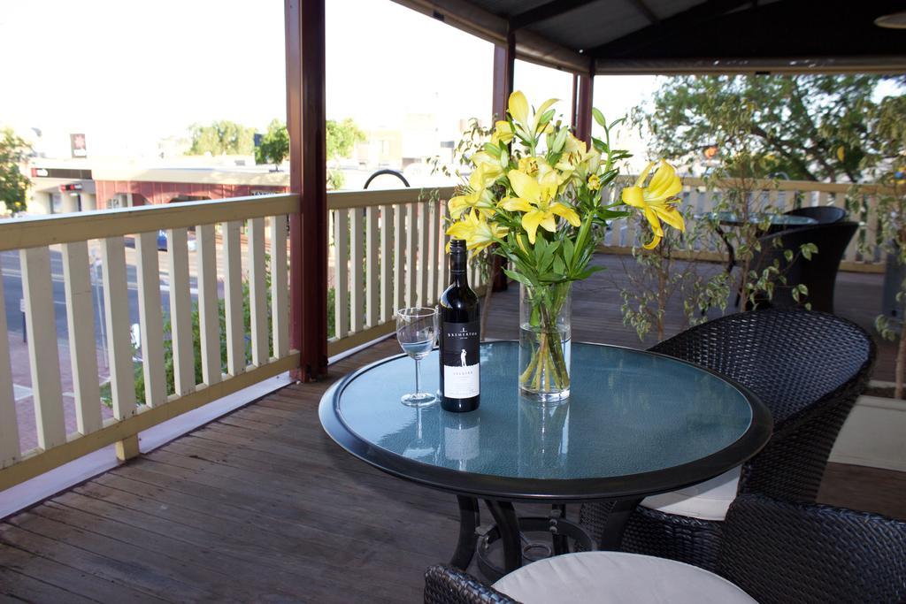 Balcony On Sixth Lodge Murray Bridge Eksteriør bilde